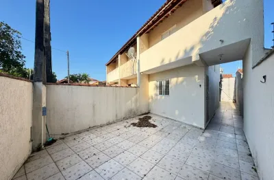 Casa à 200m do mar com 2 quartos e churrasqueira em mongaguá - r$ 250.000,00.