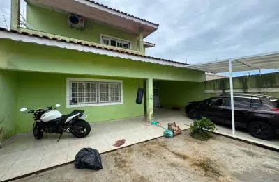 Casa à 50m do mar com 3 quartos e área gourmet em peruíbe - r$ 580.000,00.
