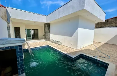 Casa à 100m do mar com 3 quartos e piscina em itanhaém - r$ 680.000,00.