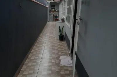 Casa com 2 quartos e área gourmet com churrasqueira em itanhaém.