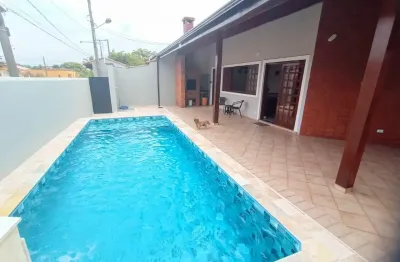 Casa com 5 quartos, piscina e área gourmet em itanhaém - r$ 820.000,00.