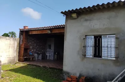 Casa com 3 quartos e área gourmet com churrasqueira em itanhaém.