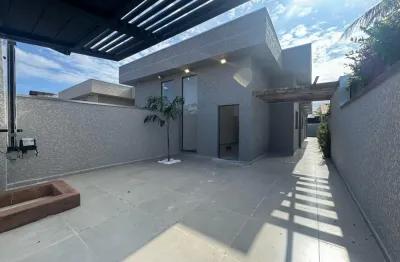 Casa na praia com 2 quartos, piscina e área gourmet em itanhaém.