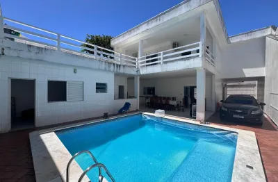 Casa na praia com 4 quartos e piscina em mongaguá - r$ 650.000,00.