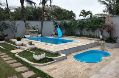 Casa com piscina, 4 quartos e área gourmet em itanhaém - r$ 650.000,00.