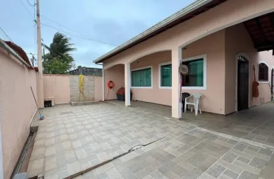 Casa à 50m do mar com 3 quartos e espaço para piscina em itanhaém.