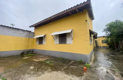 Casa com 4 quartos, edícula e espaço para piscina em itanhaém - r$ 275.000,00.