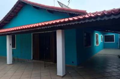 Casa na praia com 3 quartos, área gourmet e edícula em itanhaém.