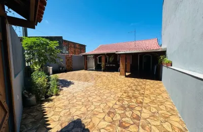 Casa na praia com 2 quartos, área gourmet e espaço para piscina em itanhaém.
