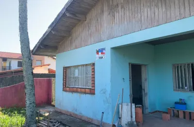 Casa com 4 quartos, edícula e espaço para piscina em itanhaém.