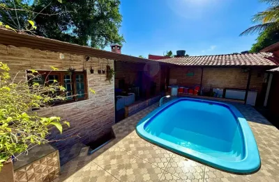 Casa na praia com piscina, 3 quartos e área gourmet em itanhaém.