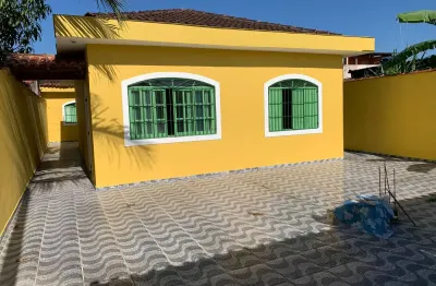 Casa com 2 quartos, edícula e espaço para piscina em itanhaém.