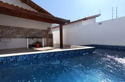 Casa na praia com piscina e 3 quartos em itanhaém - r$ 460.000,00.