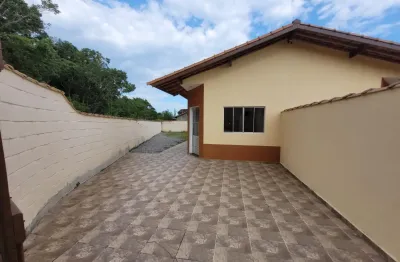 Casa com 2 quartos e espaço para piscina em itanhaém - r$ 230.000,00.