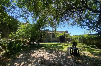 Casa com espaço para piscina e jardim em itanhaém - r$ 175.000,00.