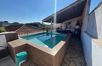 Casa na praia com 3 quartos, piscina e área gourmet em itanhaém.