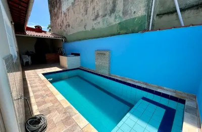 Casa com piscina, 3 quartos e área gourmet em itanhaém - r$ 480.000,00.