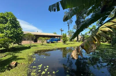 Chácara com 3 quartos, área gourmet com churrasqueira e lago em peruíbe.