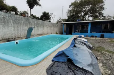 Casa com 2 quartos, piscina e churrasqueira em itanhaém - r$ 230.000,00.