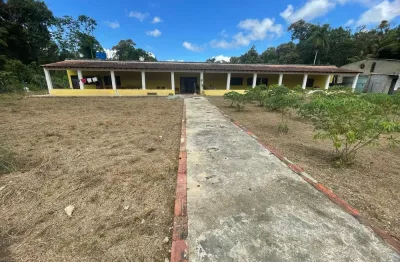 Chácara com 4 quartos, churrasqueira e espaço para piscina em itanhaém.
