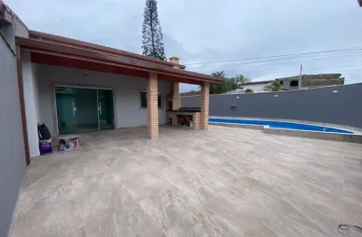 Casa na praia com 3 quartos e piscina em itanhaém - r$ 689.000,00.
