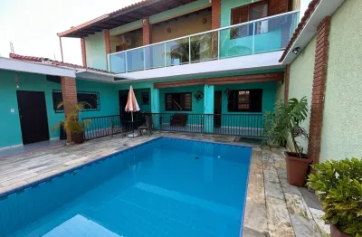 Casa à 100m do mar com 4 quartos, piscina e churrasqueira em itanhaém.