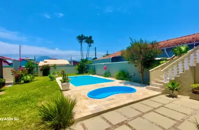 Casa na praia com piscina e 4 quartos em peruíbe - r$ 970.000,00.