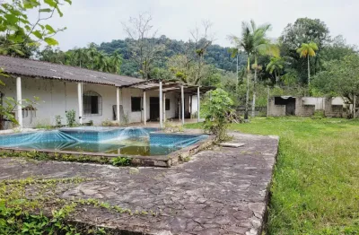 Chácara com 4 quartos, piscina e lago em peruíbe - r$ 220.000,00.
