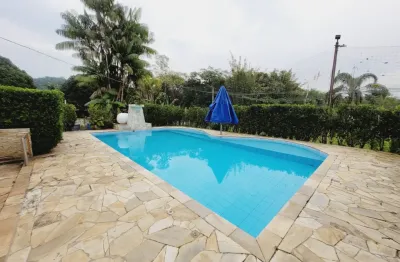 Chácara com 4 quartos, piscina e área gourmet em peruíbe - r$ 850.000,00.