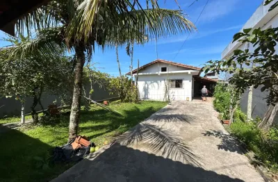 Casa com 3 quartos, área gourmet e espaço para piscina em itanhaém.