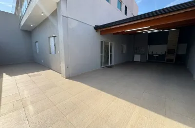 Casa com 2 quartos, área gourmet e espaço para piscina em peruíbe.