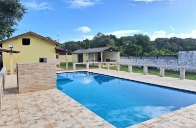Chácara com 4 quartos, piscina e churrasqueira em itanhaém.