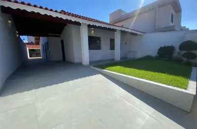 Casa com piscina, 3 quartos e área gourmet em peruíbe - r$ 850.000,00.
