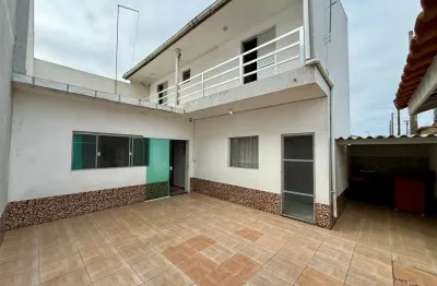Casa na praia com 2 quartos e espaço para piscina em itanhaém.