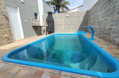 Casa com piscina, 2 quartos e churrasqueira em itanhaém - r$ 270.000,00.