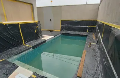 Casa à 50m do mar com 3 quartos, piscina e churrasqueira em itanhaém.