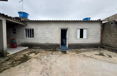 Casa com piscina e churrasqueira em peruíbe - r$ 165.000,00.