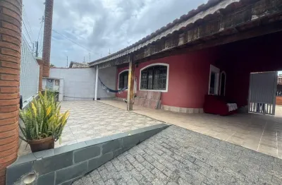 Casa à 150m do mar 3 quartos e área gourmet em peruíbe - r$ 430.000,00.