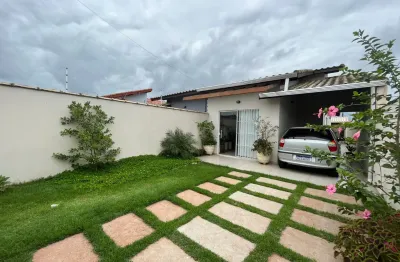 Casa na praia com 2 quartos, área gourmet e espaço para piscina em itanhaém.