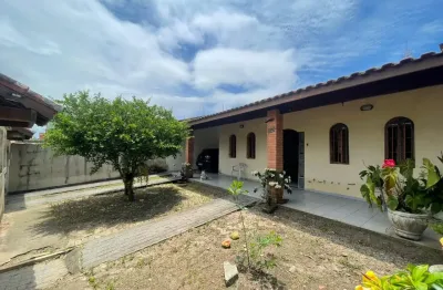 Casa na praia com 4 quartos e piscina em itanhaém - r$ 550.000,00.
