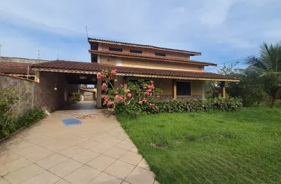 Casa à 270m do mar com 3 quartos e espaço para piscina em itanhaém.