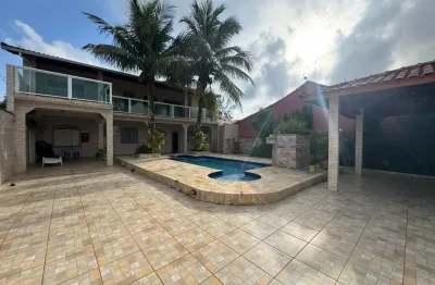 Casa com 3 quartos, piscina e área gourmet em itanhaém - r$ 720.000,00.