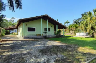 Chácara com 5 quartos, lago e área gourmet em peruíbe - r$ 790.000,00.