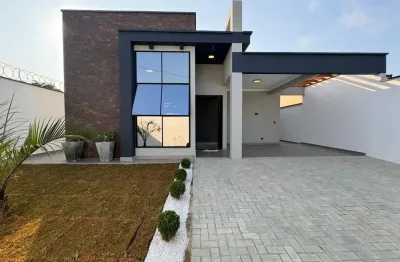 Casa na praia com piscina, 3 quartos e área gourmet em itanhaém.