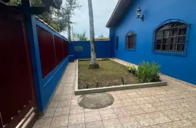 Casa com 3 quartos e área gourmet com churrasqueira em itanhaém.