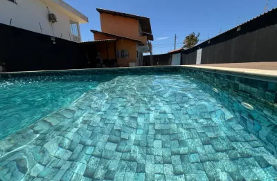 Casa frente mar com piscina e 2 quartos em mongaguá - r$ 636.000,00.