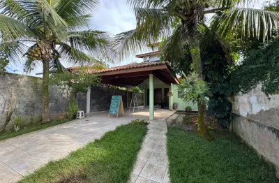 Casa na praia com 3 quartos, churrasqueira e espaço para piscina em peruíbe.