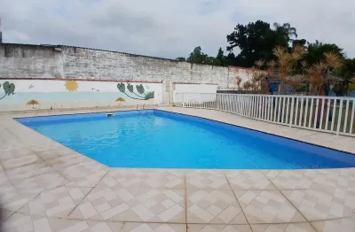 Casa em condomínio com piscina, 2 quartos e churrasqueira em itanhaém.