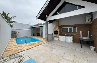 Casa à 80m do mar com piscina e 3 quartos em peruíbe - r$ 1.150.000,00.