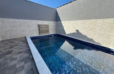 Casa na praia com piscina e 2 quartos em itanhaém - r$ 350.000,00.
